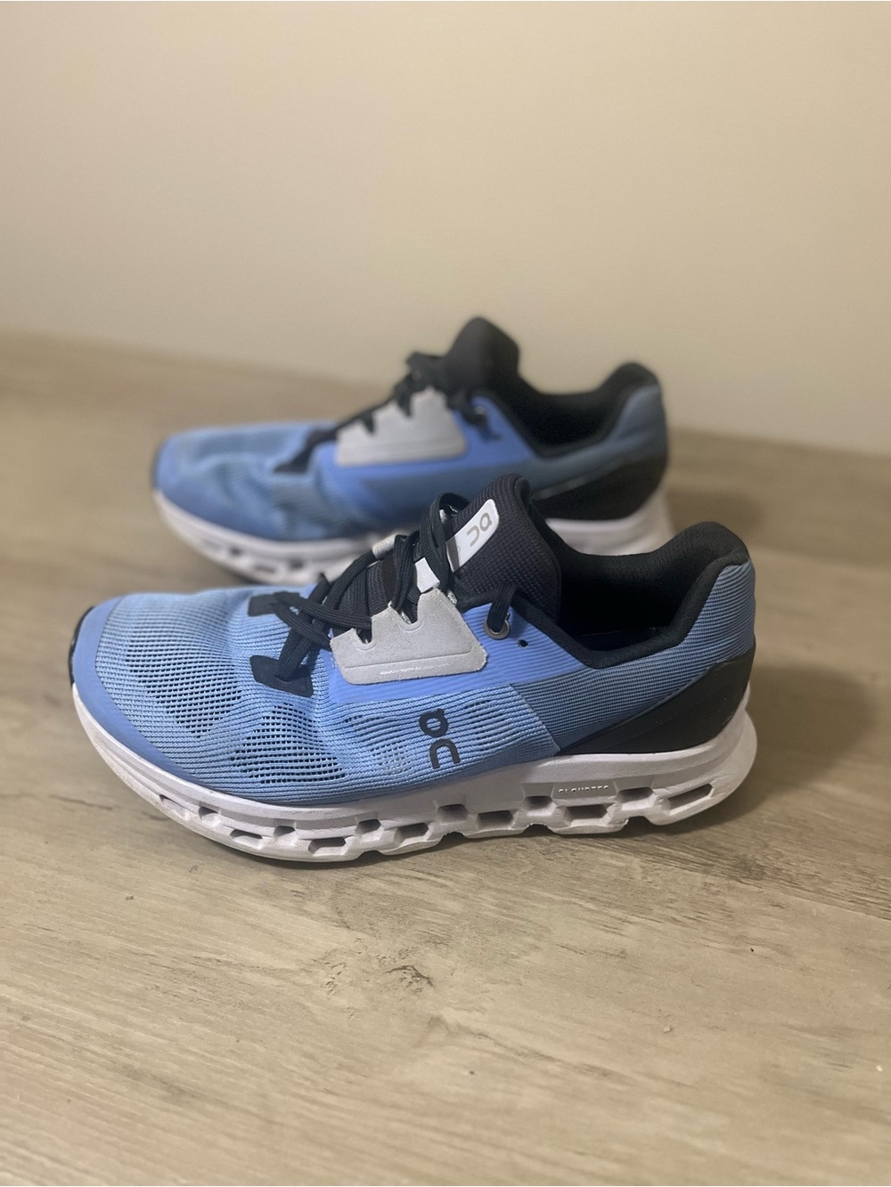 On Running Cloudstratus
Marina Blue Magnet Grey Sneakers